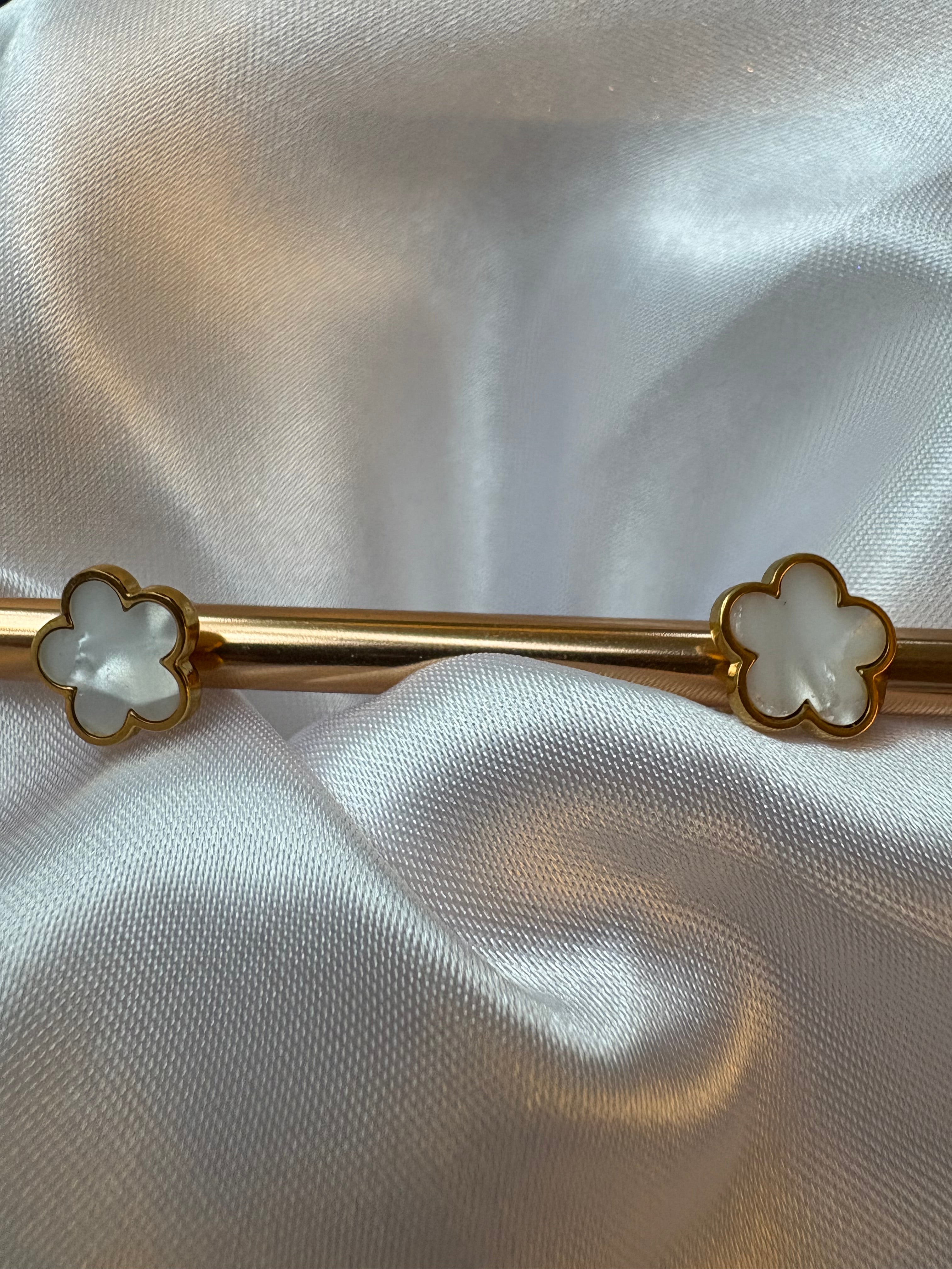 Boucle d’oreille White Blossom