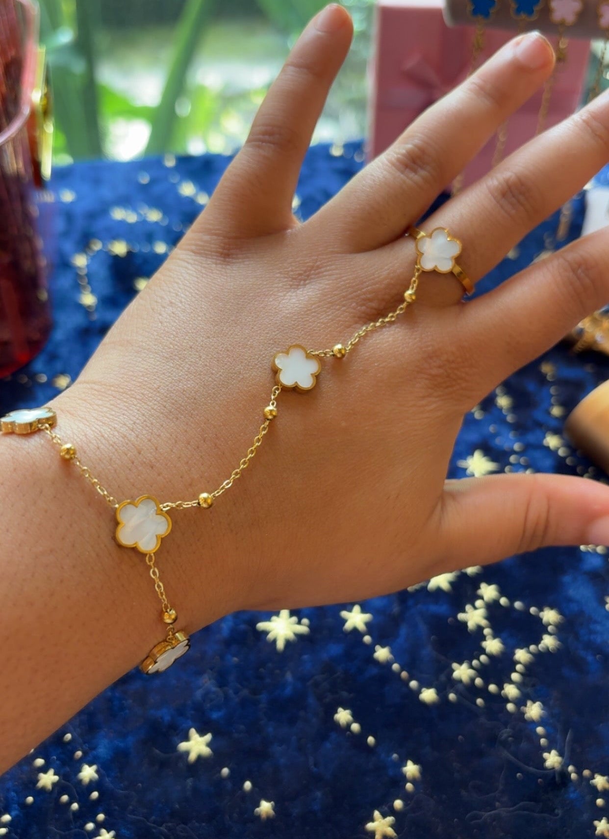 Chaîne de main Flora